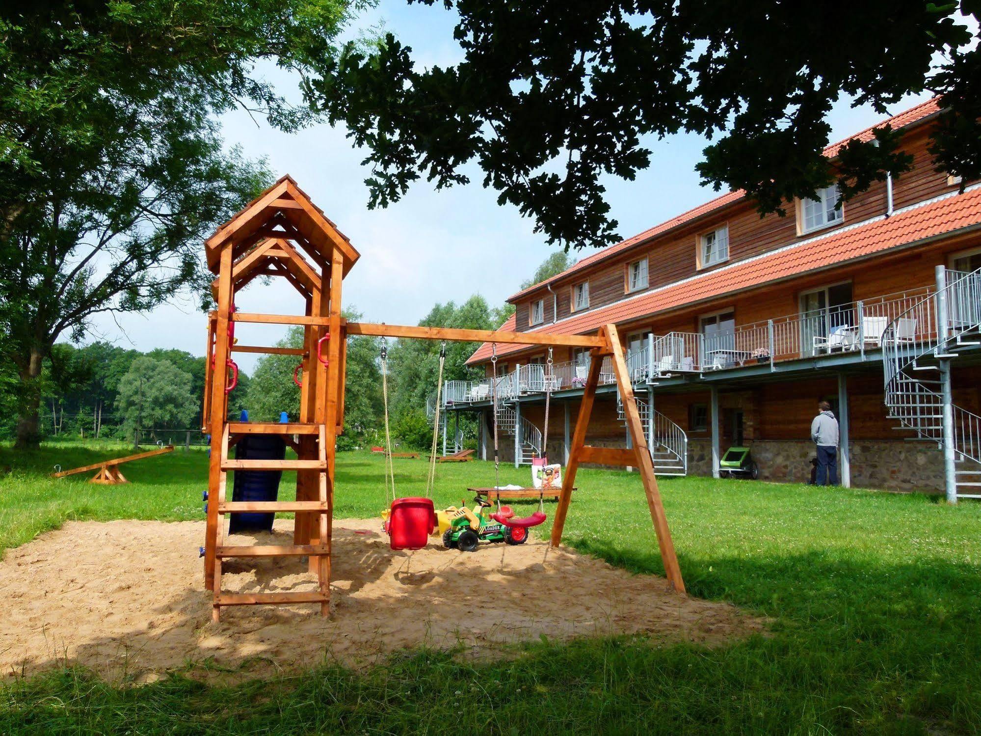 Gutshof Woldzegarten Hotell Eksteriør bilde